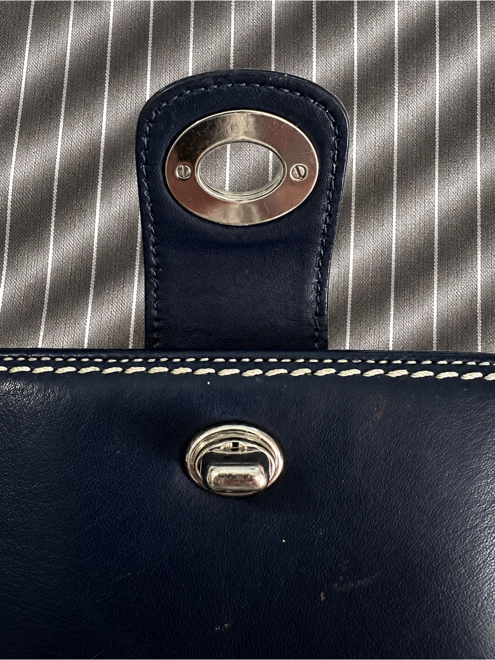 Coach Navy Leather Turnlock Bifold Wallet - Picture 4 of 14